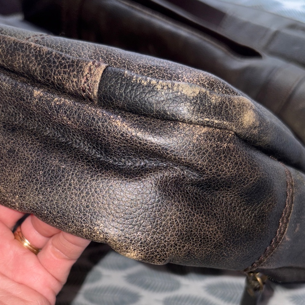 Black Rivet Dark Leather Messenger Bag - Picture 8 of 12